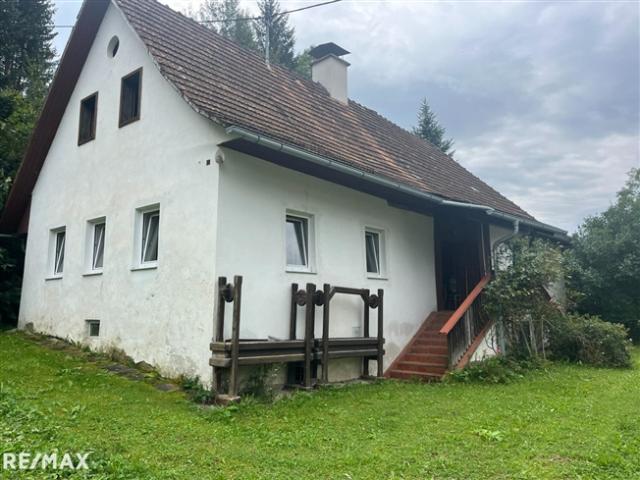 Uriges Bauernhaus in idyllischer Lage mit Wald und Wiesenflächen