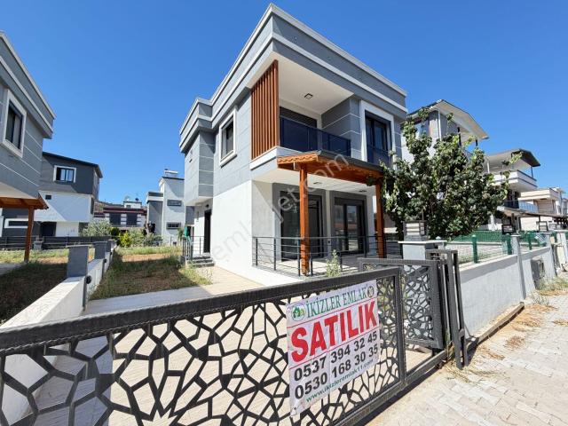 Ürkmez Doğanbey'de Satılık Sıfır Tek Müstakil Genis 3+1 Villa