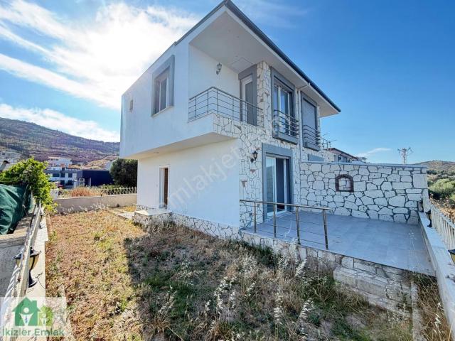 Ürkmez Doganbey De Full Deniz Manzaralı Satılık Bahceli Villa