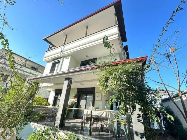 Ürkmez De Denize Yakın Müstakil Satılık 4+1 Villa