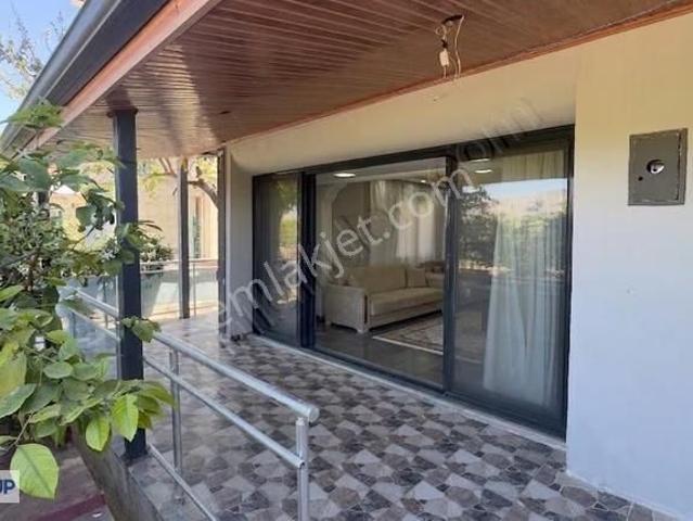 Ürkmez Plajına 300 M2 Tribleks Kiralık Yazlık/müstakil