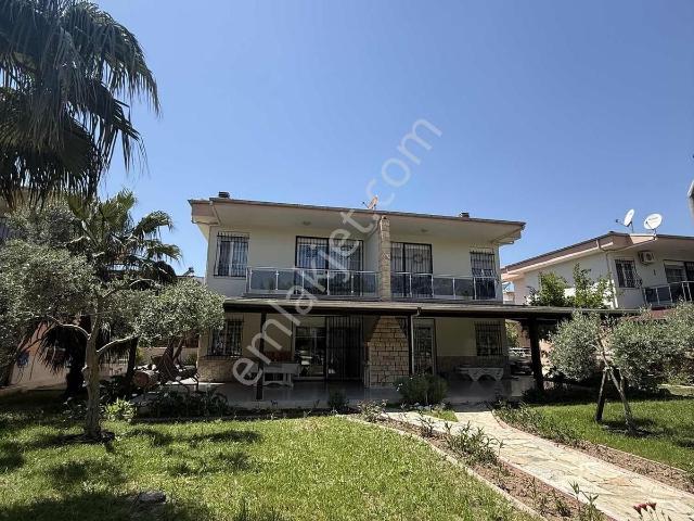 Ürkmez'de 3+1 Kiralık Havuzlu Villa