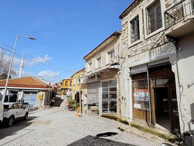 Urla Malgaca Pazarı'nda Taş Binada Kiralik İşyeri