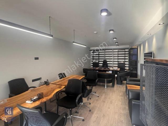 Urla Meydan Avm De Satılık Prestijli İş Yer