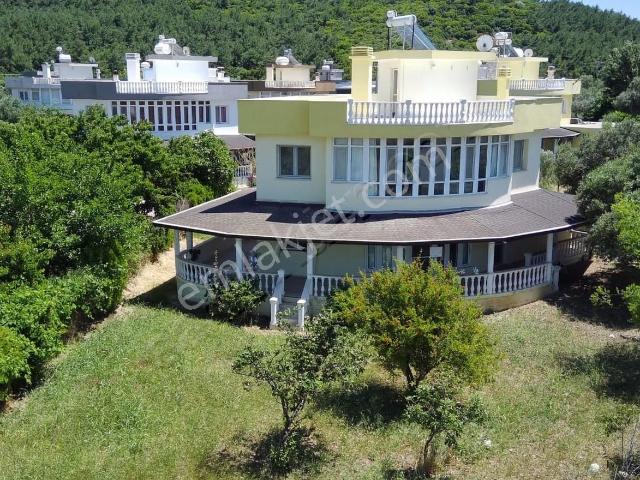 Urla Özbek'te Muhteşem Deniz Manzaralı Tam Müstakil Villa