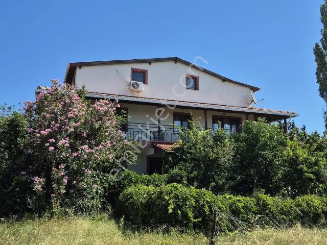 Urla Atatürk Mahallesi'nde 5+1 Satılık Villa