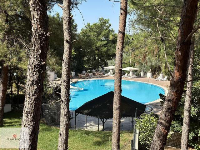 Urla Çamlıbel Sitesinde Havuz Manzaralı Natamam 6+2 Villa