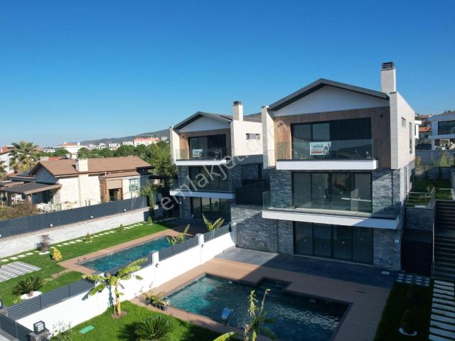 Urla Bademler Hekimköy 3+2 Tam Müstakil Satılık Sıfır Villa