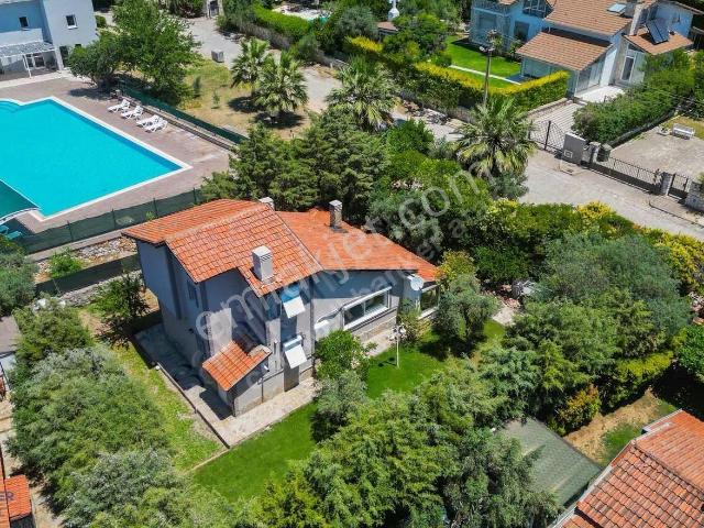 Urla Bademler Tam Müstakil Satılık Villa