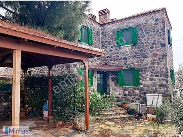 Urla Barbaros Köyünün Merkezinde Satılık Taş Ev