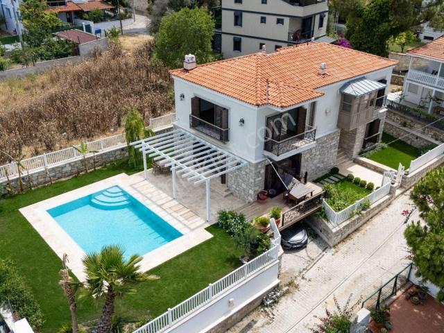 Urla Çeşmealtı Satılık Villa Müstakil Havuzlu Deniz Manzaralı