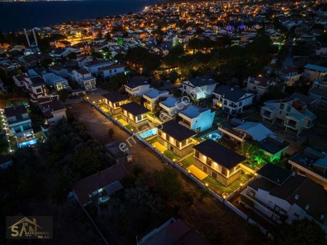 Urla Çeşmealtı Tam Müstakil Butik Site İçi Satılık Villa