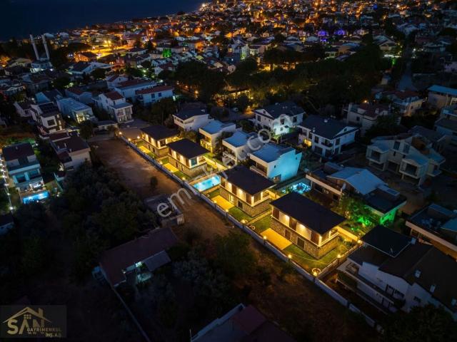 Urla Çeşmealtı Tam Müstakil Butik Site İçi Satılık Villa