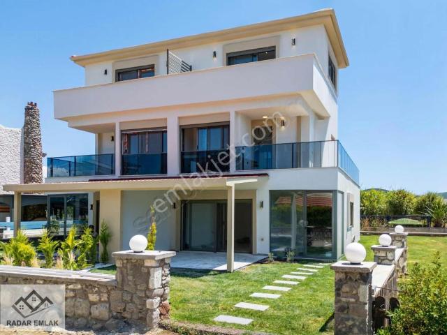 Urla Gülbahçede Denize Yakın Sıfır Satılık Villa