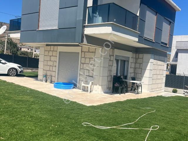 Urla Gülbahçe'de, Kaçırılmayacak Fırsat, Satılık, 3+1 Villa