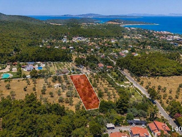 Urla Güvendik'te Deniz Manzaralı 2.490 m Arazi