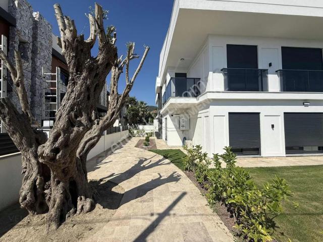 Urla Güvendik'te Satılık Sıfır 3+1 Dubleks Daire Denize Yakın