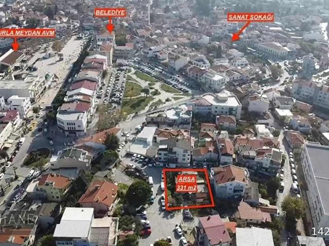 Urla Hacı İsa Mah.Merkez Satılık 3 Tarafı Yol 331m2 Köşe Arsa