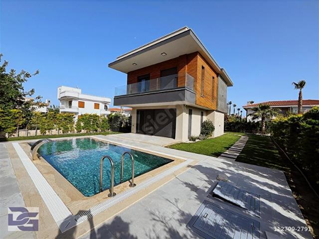 URLA İÇMELERDE SATILIK VİLLA