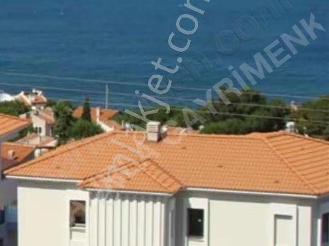 Urla İskele'de Deniz Manzaralı, Eşyalı Kiralık Villa 3+1