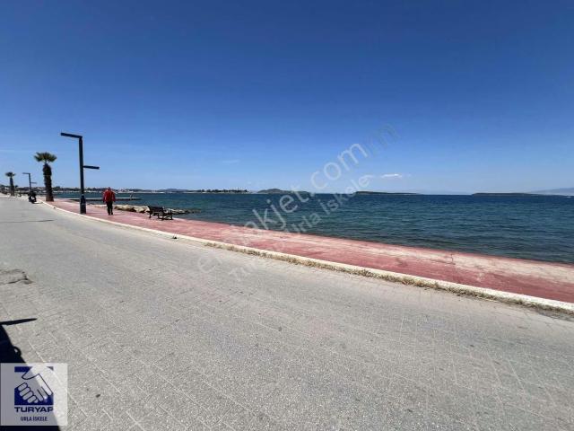Urla İskelede Denize Sıfır Kiralık Eşyalı Daire