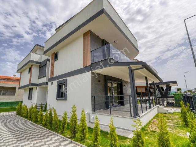 Urla İskelede Hem Yatırım Hem Yaşam Sıfır, Özel Girişli Villa