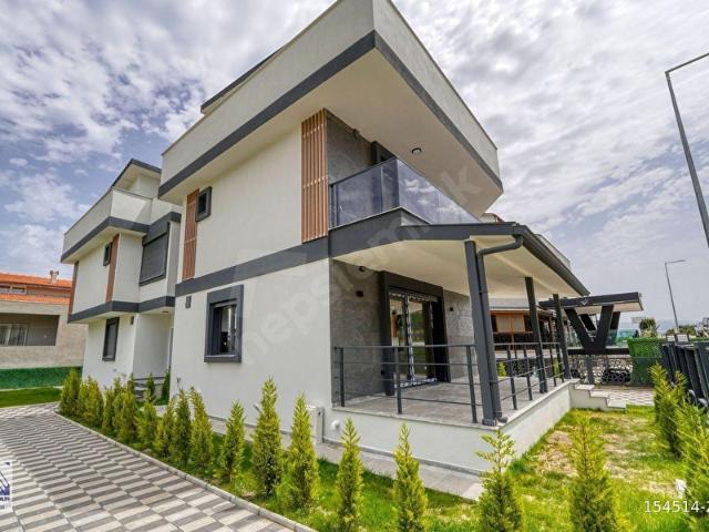 Urla iskelede hem yatırım hem yaşam sıfır, özel girişli villa