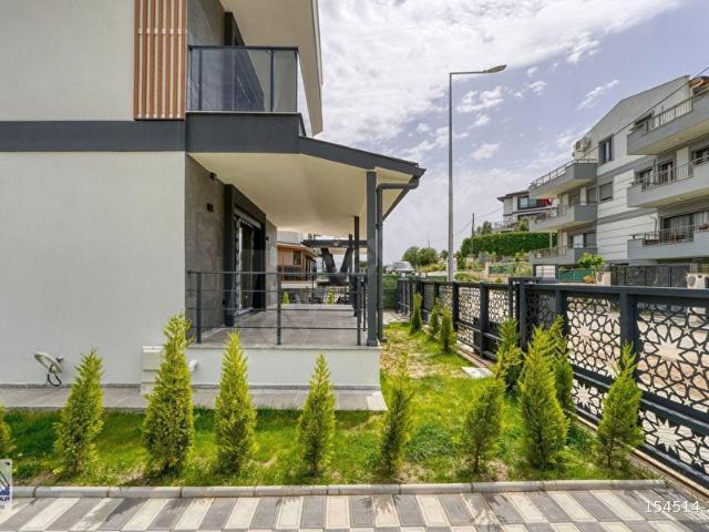 Urla iskelede hem yatırım hem yaşam sıfır, özel girişli villa