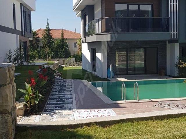 Urla Kalabakta Ultra Lüks Yüzme Havuzlu Nezih Sitede Yeni Villa