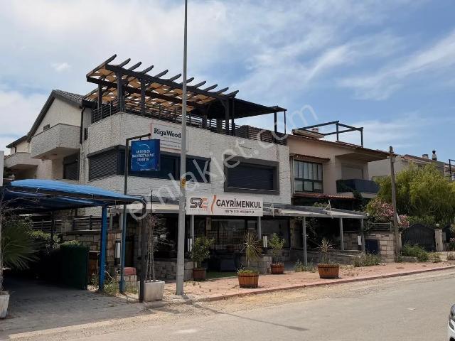 Urla Kalabak'ta Yüksek Kira Getirili Deniz Manzaralı Bina