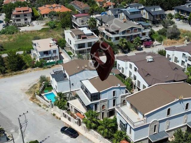 Urla Kalabak Normpol Konakları Deniz Manzaralı 5+1 Lüks Villa