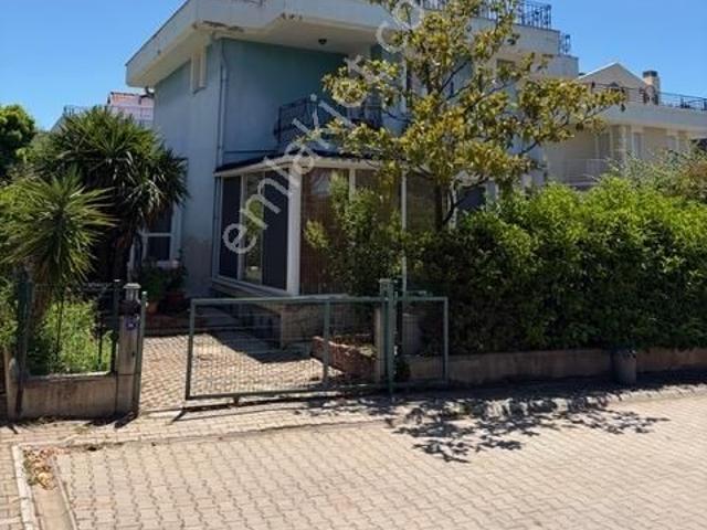 Urla Torasan Mahallesi Mavi Nokta Sitesi Satılık Tripleks Villa