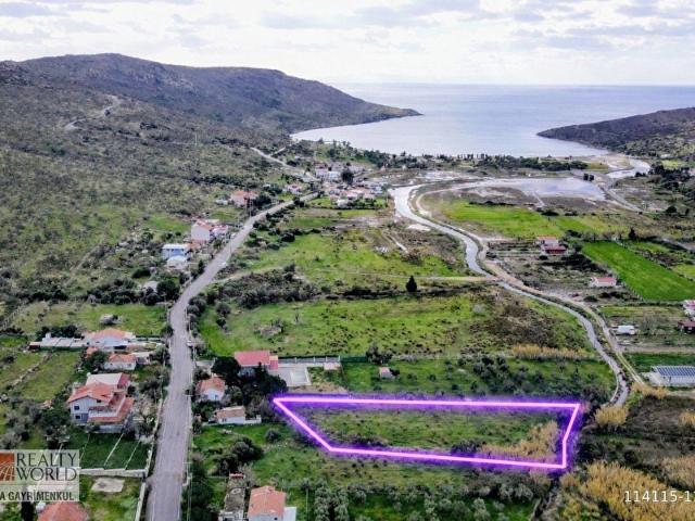 Urla Zeytineli Köyü'nde Denize Yakın Tarla