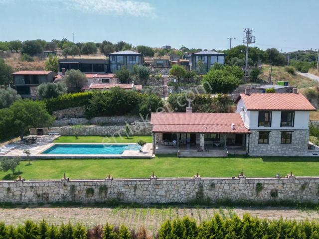 Urla'da 3.110 M² İçinde Eşsiz Taş Malikâne | Konut & Ticari Potansiyel