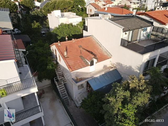 URLA'DA ÇAMLIÇAY DENİZE YAKIN İÇİNDE EVİ DE OLAN ARSA SATILIK