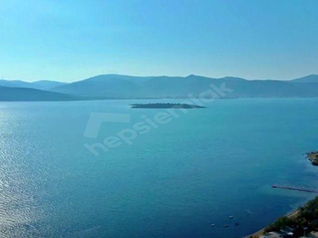 Urla'da Denize Sıfır Yatırım Fırsatı. Satılık Emsalsiz Arazi