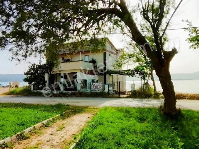 Urla'da Denize Sıfır 1300 M2 İçinde 7+2 Ev Veya Otel !
