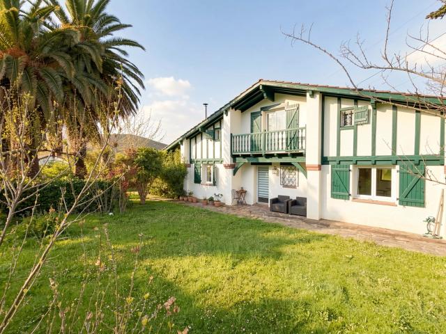 URRUGNE MENDICHOKO BELLE MAISON AVEC VUE DEGAGEE