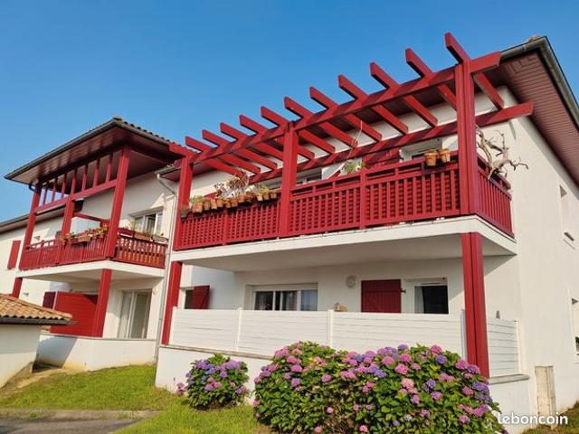 Urrugne près centre Bourg Agréable T2 avec Terrasse et 2 Parkings extérieurs