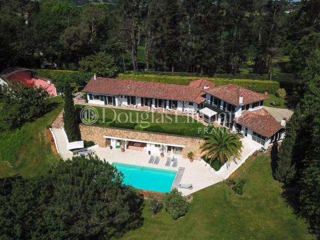 Urrugne – Villa avec piscine et vue montagnes 340m² Urrugne