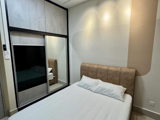 Utility + Worries Master Room with Private BathroomRazak City Residence | Move In Anytime