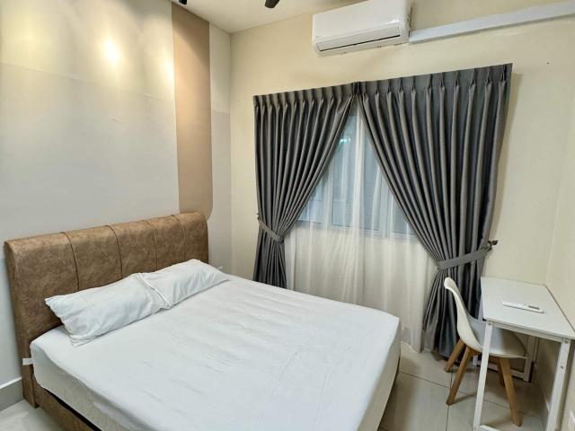 Utility + Worries Master Room with Private BathroomRazak City Residence | Move In Anytime