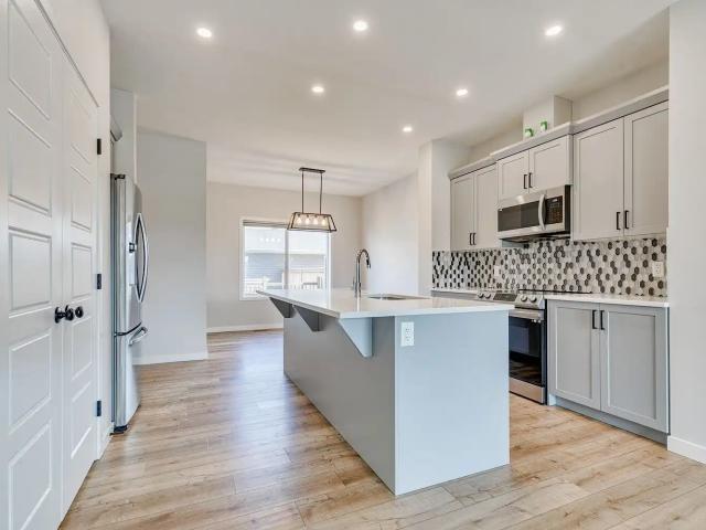 UTILITIES INCLUDED Double Garage