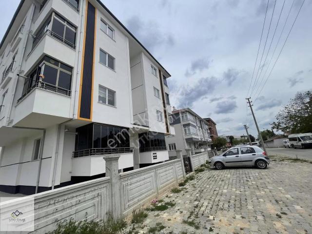 Utku Emlak'tan Babaeski G.o.p Mahallesi 2+1satılık Ara Kat Daire