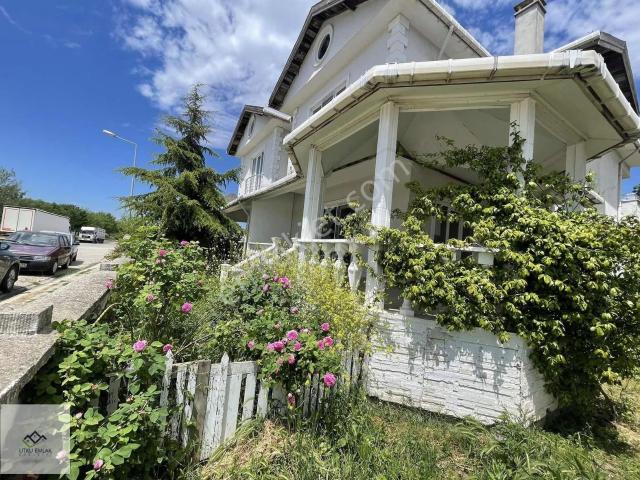 Utku Emlak'tan Cumhuriyet Mahallesinde 3+1 Satılık Villa
