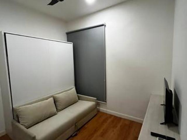 Utropolis Glenmarie Furnished with 1 Room 1 Bathroom 1 Parking