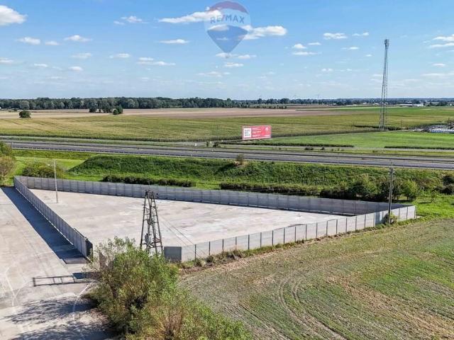 Utwierdzony plac 1900 m² z biurami, monitoring, A2