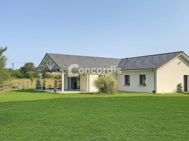 UXEGNEY Propriété comprenant une maison de plain pied et i. 142m² Uxegney