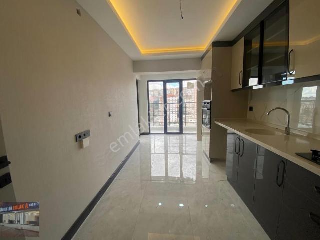 Uyanış Mah.de 3+1 Site İçerisinde Geniş M2 Sıfır Her Katta Daire
