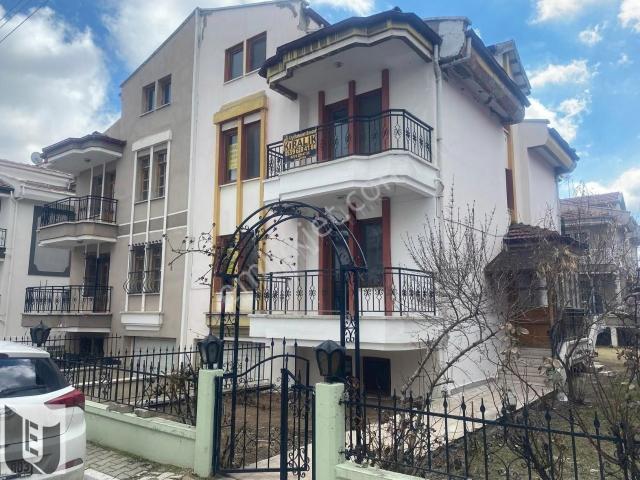 Uydukent Emlak'tan Bayındır Villalarında 7+1 Trıplex Villa